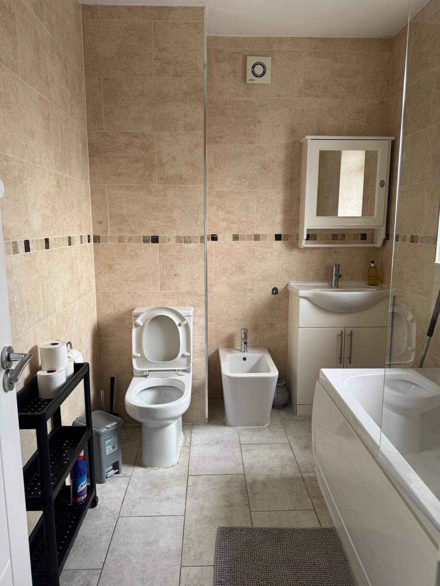 Beautiful 2 Bed Cricklewood Appartement *